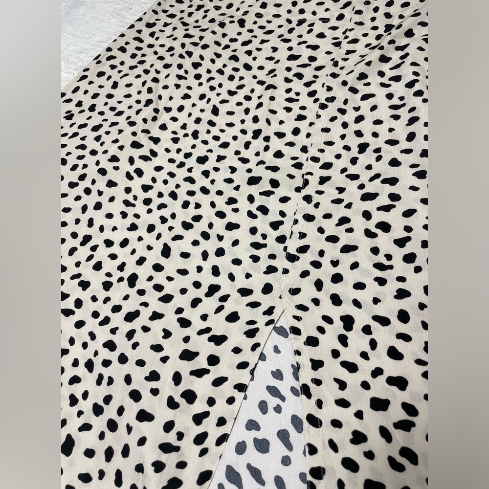 Summer skirt with a slit